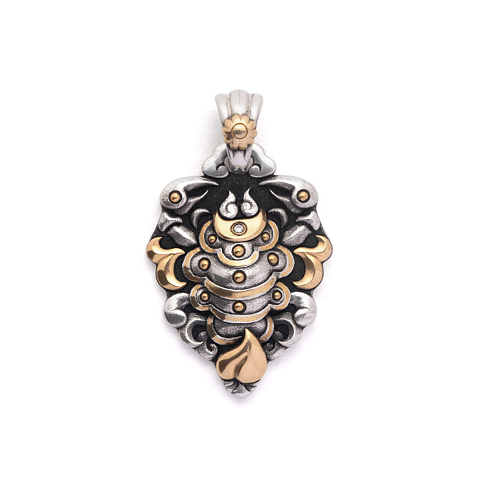 「炎の鉄サソリ」ペンダント·彫金·金とダイヤモンド版 /  89500円