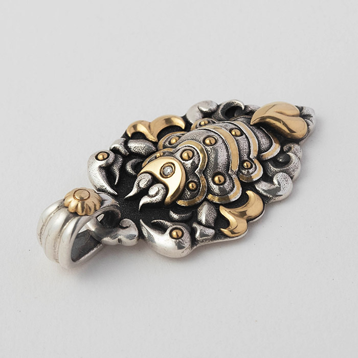 「炎の鉄サソリ」ペンダント·彫金·金とダイヤモンド版 /  89500円