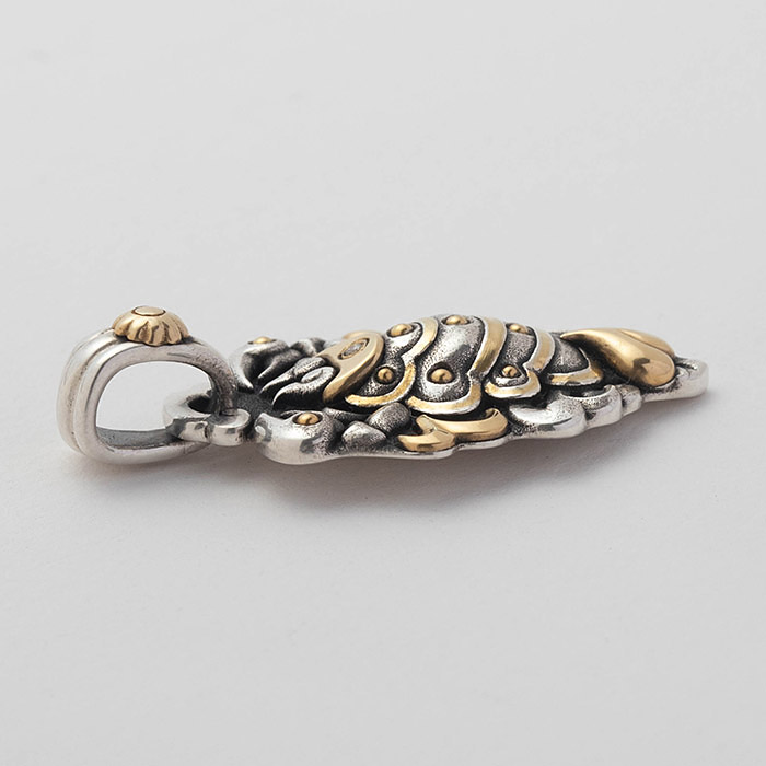 「炎の鉄サソリ」ペンダント·彫金·金とダイヤモンド版 /  89500円