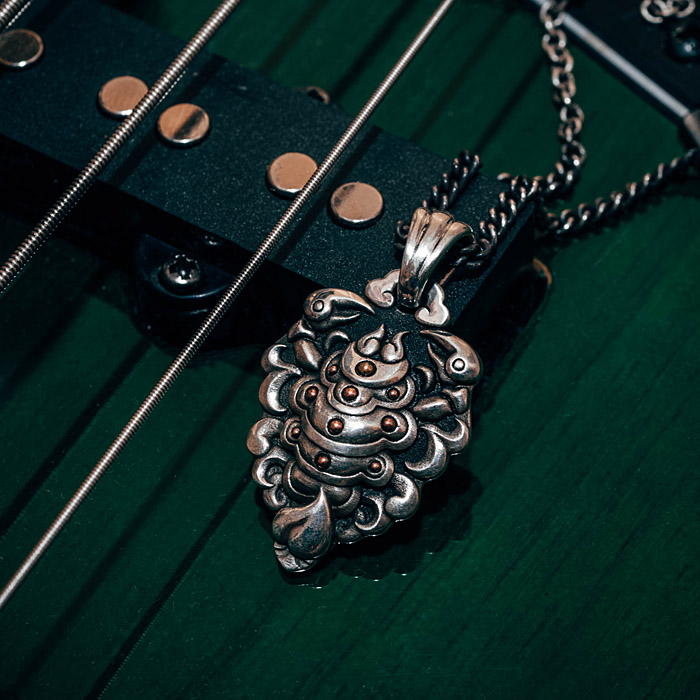 「德巴燃匝」火焰鐵蠍吊墜｜雕金點金版｜29000円