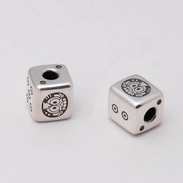 「微笑骷髏LOGO骰子」飾珠｜5500円